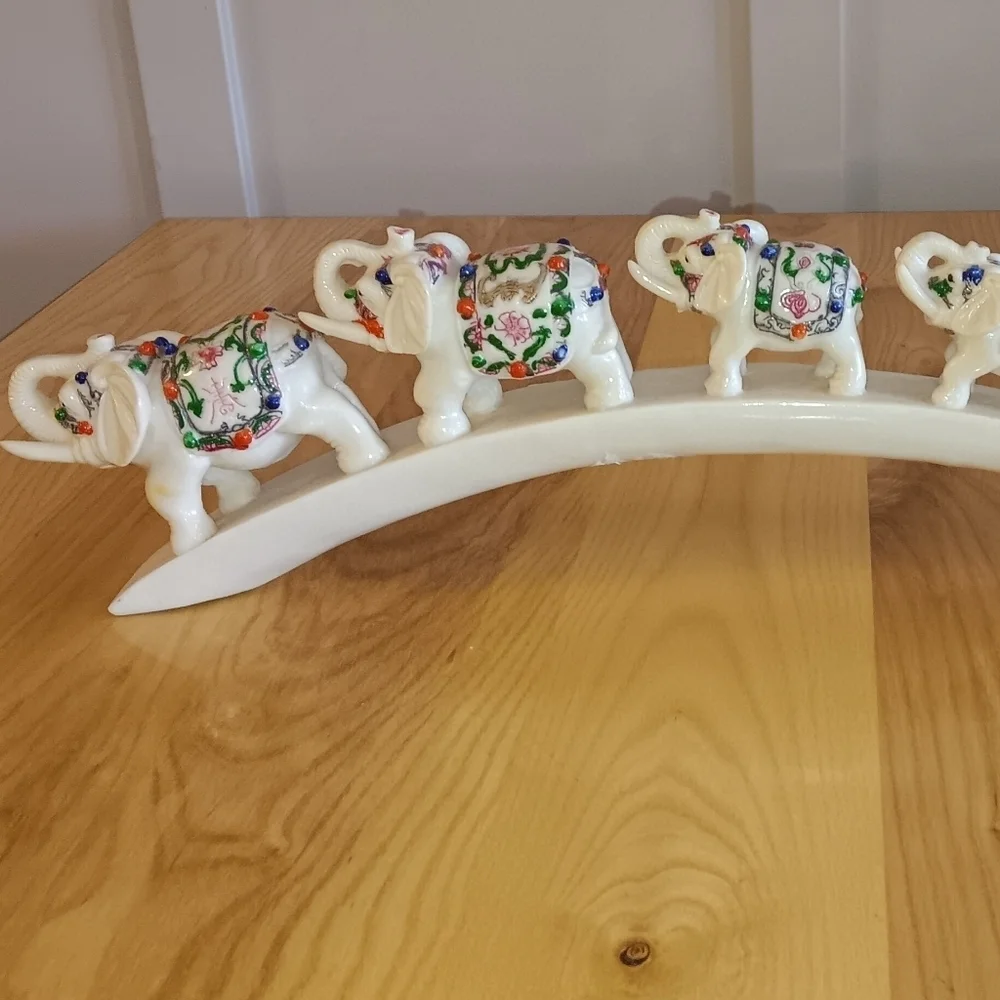 Vintage resin/ivory Elephant Statue 6 Elephants